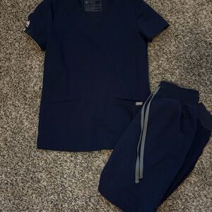 Figs Women's Casma Top XXS and Zamora Jogger XS Scrub Set Navy Blue Two Piece